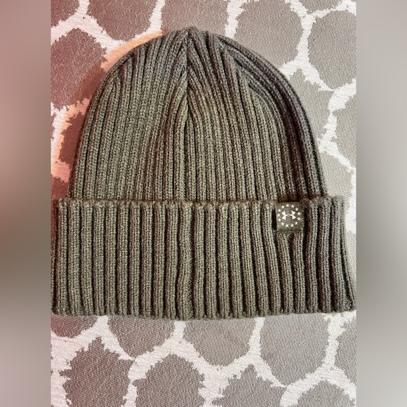 UNDER ARMOUR Gray Ribbed Knit Beanie unisex 
One size - Picture 1 of 4